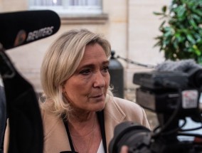 法国的政治危机会帮助马琳•勒庞（Marine Le Pen）领导的极右翼政党RN吗？