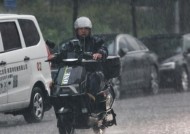 台风“海鸥”给中国东北部带来暴雨，超过27,000人流离失所