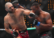 UFC 311比赛结果：普罗查兹卡在年度拳王之初淘汰了希尔