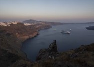 希腊热门旅游岛屿圣托里尼岛火山活动增加