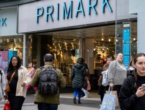 顾客们坚持认为Primark这款价值38英镑的秋季人造毛皮大衣穿在身上“太棒了”